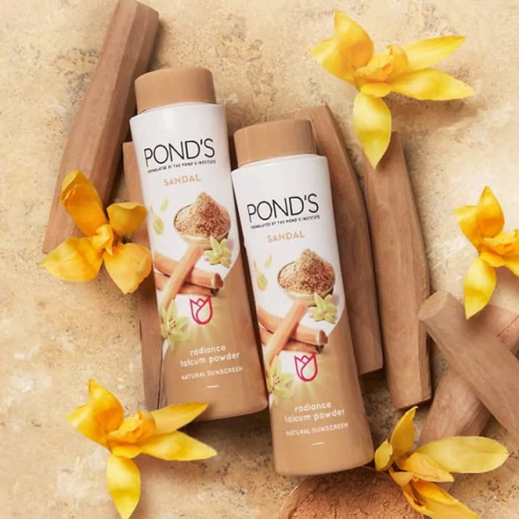 پودر بدن پوندز با رایحه دارچین پودر بدن عطری POND'S برای ایجاد حس لطافت، خشکی و خوشبویی پوست استفاده میشود. حجم۸۰میل